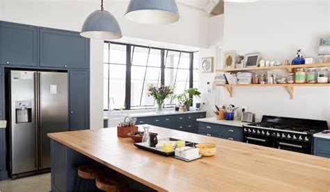 I am a fan of benjamin moore paint and i'm considering getting my kitchen cabinets repainted using revere pewter. What the Trending Kitchen Color Schemes for 2021 Say About the Year Ahead | Kauffman Kitchens