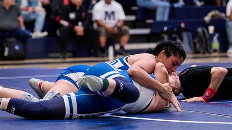 Womens Wrestling Advances To 4 In Nation Menlo College