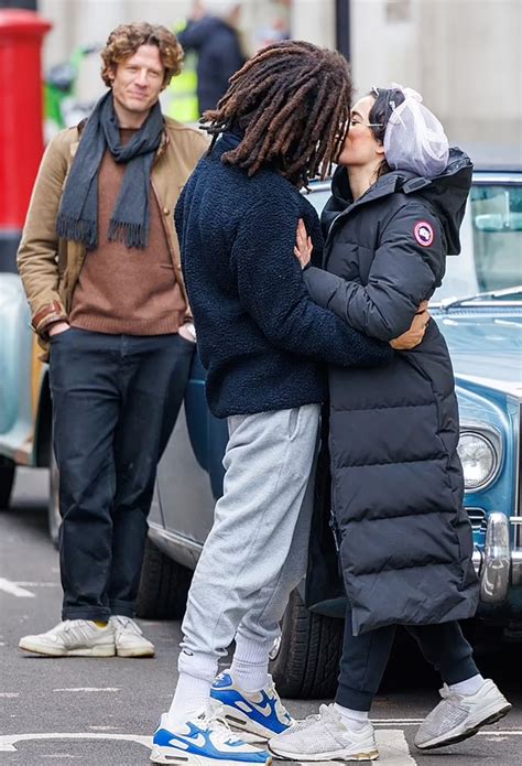 Kingsley Ben Adir Umi Myers Kiss On Set As Bob Marley Cindy