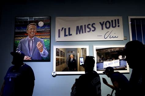 Photos Dodgers Honor Legendary Broadcaster Vin Scully In Pregame Ceremony