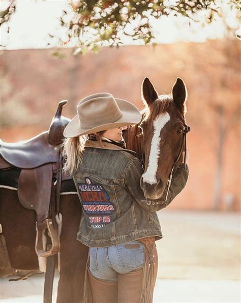 Pin By Bailey Schuler On Dream Lifestyle Cowgirl Horse Cowgirl