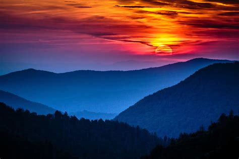 Восход солнца в горах Kartinki Ru
