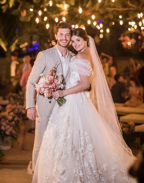Camila Queiroz E Klebber Toledo Divulgam Fotos Oficiais De Casamento