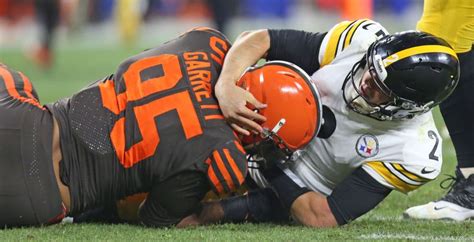 Cleveland Browns Myles Garrett Fights With Pittsburgh Steelers