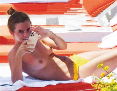 Emma Watsons Nude Leak From Her Holiday In Italy 5 Photos The