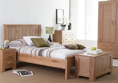 Cara ini terlihat sederhana namun membuat kamar tampak nyaman dan terasa lebih luas. 10 Desain Kamar Tidur Sederhana Untuk Anda - Dinerbacklot