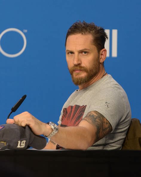 Video Tom Hardy Fires Back At Reporter Over Sexuality Question Daily