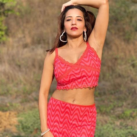 Monalisa Shares Her Photo In Crop Top And Mini Skirt See Her Latest Instagram Post मोनालिसा ने