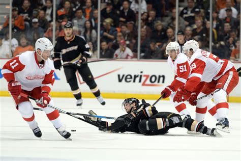 Ducks Vs Red Wings Game 1 Update Tied After Two Jimmy Howard Avoids