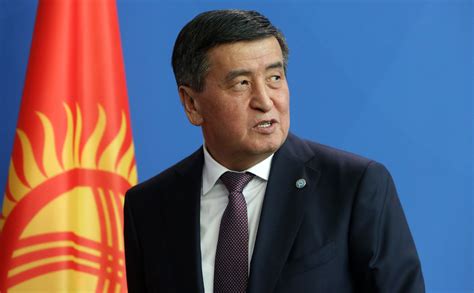 Экс-президент Киргизии Жээнбеков улетел на паломничество в Мекку ...