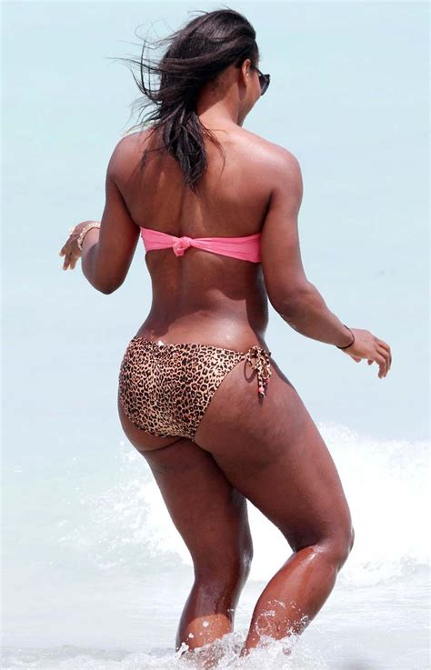 Serena Williams Exposing Sexy Bikini Body And Fucking Huge Ass On Beach