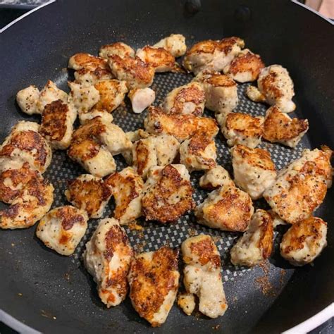 It pairs well with most sides or can be enjoyed by itself (i've listed some pairing ideas at the end of the post). Juicy, crispy pan fried garlic parmesan chicken tossed in a simple pasta for a healthy chicke ...
