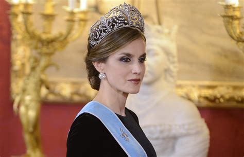 La Historia De La Tiara Más Cara De La Reina Letizia La Flor De Lis