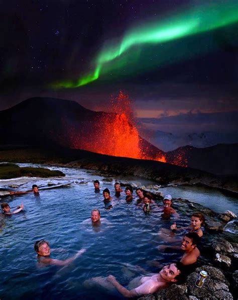 Icelands Hot Tub With Northern Lights And Volcano Maravilhas Do