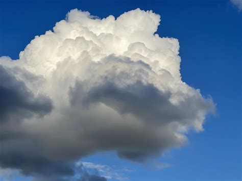 nuage dans le ciel parisien tristan nitot flickr