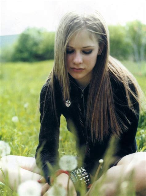 Queen 👑👑👑 Avril Lavigne 2002 Avril Lavigne Let Go Avril Lavigne Style Avril Lavigne Photos