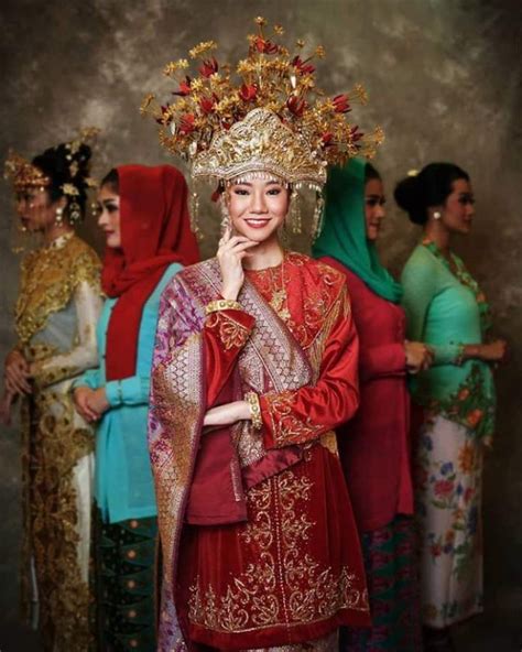 [GAMBAR] Lihat 39 Kostum Kebangsaan Puteri Indonesia Yang Cukup Unik! - Murai MY