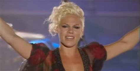 Pink Delivers Rocking Performance Of 4 Non Blondes Whats Up Inner