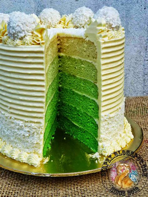 A treat with a combination of distinct flavors (pandan and gula melaka), this cake makes the perfect treat for simply any holiday or special occasion. syapex kitchen: Pandan Ombre Cake with Gula Melaka Swiss ...