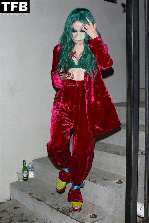 Dove Cameron Looks Hot In A Sexy Joker Costume At The Halloween Party Fotod Video