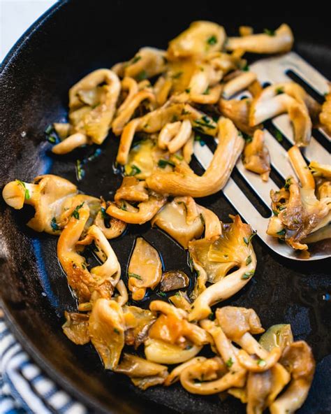 How To Cook Oyster Mushrooms Thekitchenknow
