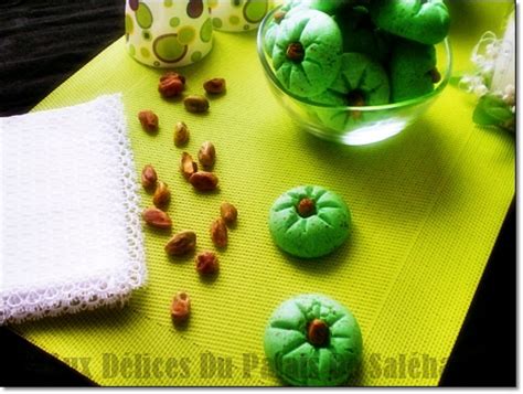 Une recette facile avec des ingrédients de tout les jours quand on a pas grand chose dans nos placards. Ghribia aux Pistaches / Gâteau Sec Algérien Facile · Aux délices du palais