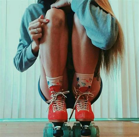 Pin By Elvia Dias On Яөller Discө Roller Skating Outfits Roller