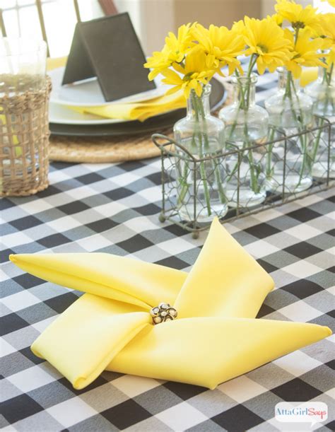 Black And Yellow Table Decoration Ideas