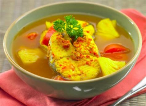Seblak) adalah makanan indonesia yang dikenal berasal dari bandung, jawa barat yang bercita rasa gurih dan pedas.terbuat dari kerupuk basah yang dimasak dengan sayuran dan sumber protein seperti telur, ayam, boga bahari, atau olahan daging sapi, dan dimasak dengan kencur. Resep Masakan Lempah Kuning Khas Bangka