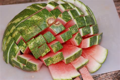 How To Pick A Good Watermelon And 2 Easy Ways To Cut One T This