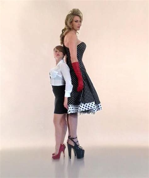 That Tall Girl Is 213 Cm Tall Girl Tall Women Summer Dresses Fashion