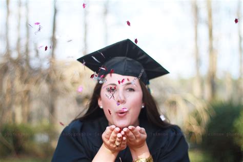 Pin By Jacqueline Tew On Photography Senior Photoshoot Graduation