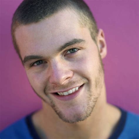 Body Language of Men: Discover The 6 Signs That He Is Into You