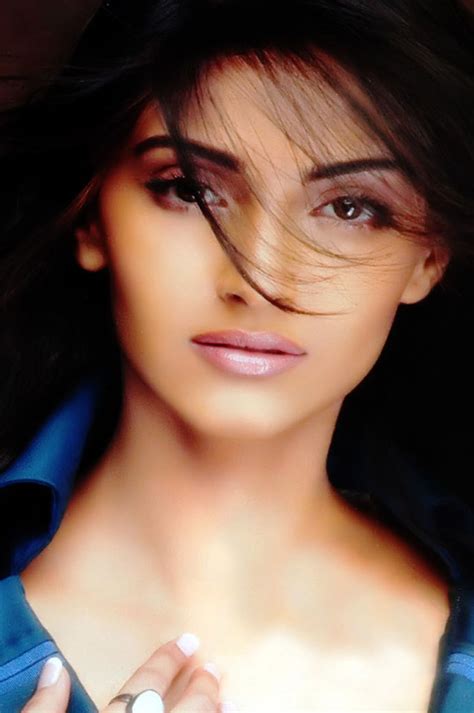Movie Hub Bollywood Actress Sonam Kapoor Hot Photos