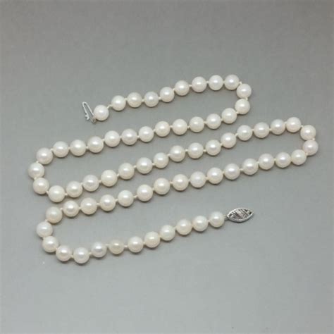 Timeless Vintage Pearl Necklace With 14 Carat White Gold Clasp