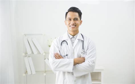 FAQ: Berapa Gaji Dokter dalam 1 Bulan?