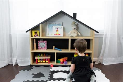 Rak buku ditempatkan di sisi tangga dan menerus hingga ke dapur. 6 Desain Rak Buku Kamar Anak-anak yang Lucu dan Kreatif ...