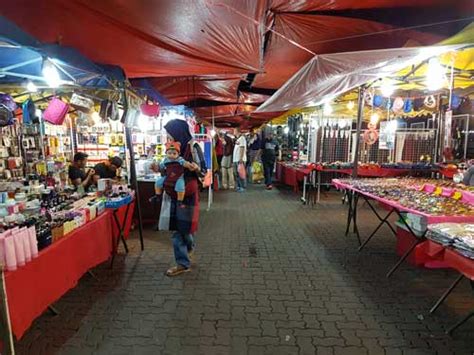 Pasar malam wakaf che yeh merupakan satu destinasi membeli belah yang amat popular di seluruh malaysia sehiggakan ada disebut di dalam lagu shakira.lamina mina ea ea, wakaf wakaf che yeh !! Wakaf Che Yeh Kota Bharu | Percutian Bajet