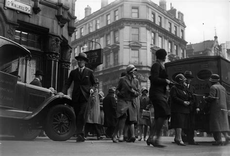Amazing Vintage Photographs Show Everyday Life In Londons Soho During