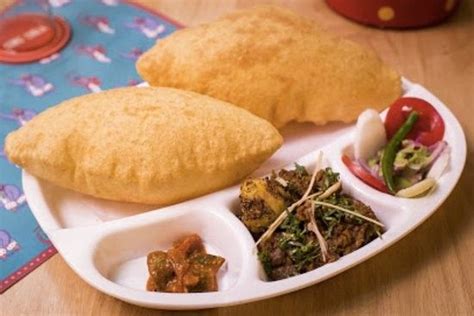 It is sometimes accompanied with lassi, however, it can also be eaten with pickle, raita. Chhole Bhature | Best street food, Food, South indian food