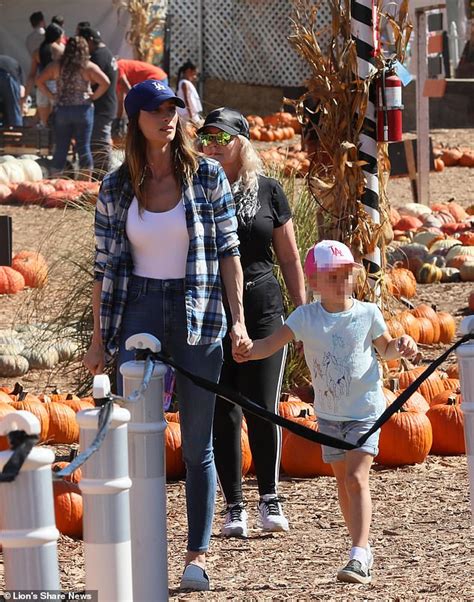 Jeremy Renners Ex Sonni Pacheco Visits A Pumpkin Patch With Daughter