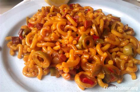Si bien parece gourmet, el calamar es fácil de conseguir, es económico y sorprendentemente fácil de preparar y cocinar. ¿Cómo cocinar fideuá con calamares y jamón? - Paperblog