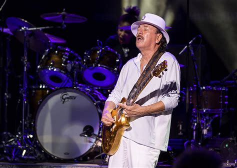 Modern World 勞 拉 Carlos Santana Collapses On Stage During Michigan