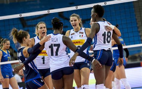 Il tecnico federale luca cristofani ha convocato 14 atlete, 12 delle quali si vestiranno d'azzurro nel campionato del mondo femminile under 20, in programma in messico (boca del rio e cordoba) dal 12 al 25 luglio prossimi: Volley: Italia-Polonia 3-0, azzurre di bronzo agli Europei ...