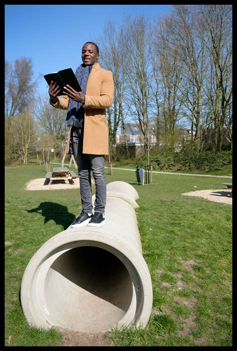 Gershwin bonevacia schrijft maandelijks een gedicht in het parool en is met zijn kenmerkende manier van voordragen regelmatig onderdeel van culturele programma's. «L'avevamo quasi dimenticato» di Gershwin Bonevacia