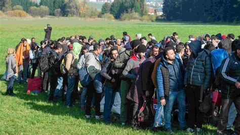 Tausende Flüchtlinge und Migranten streben nach Deutschland