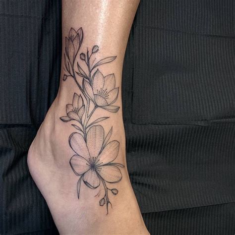 The 81 Most Gorgeous Blackwork Flower Tattoos Page 4 Of 9 Tattoomagz