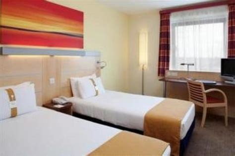 21340 devonshire st., chatsworth, ca 91311 ~18.59 miles east of newbury park center. Holiday Inn Express London Newbury Park Hotel, London ...