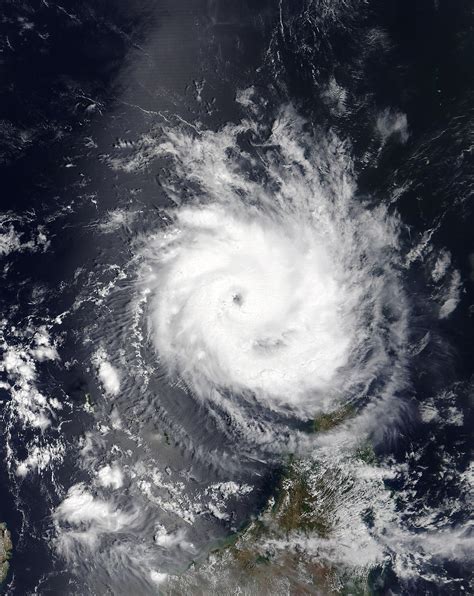 With arthur kennedy, carroll baker, lionel stander, andrés garcía. Cyclone Belna - Wikipedia