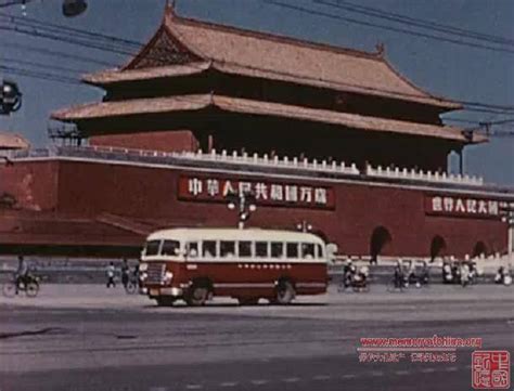 325 ziyaretçi 天安门城楼 ziyaretçisinden 81 fotoğraf gör. 老北京天安门城楼上标语和挂像的变化 - 图说历史|国内 - 华声论坛
